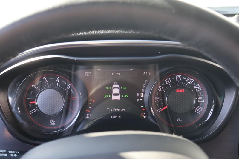 Dodge Challenger Vehicle Full-screen Gallery Image 24