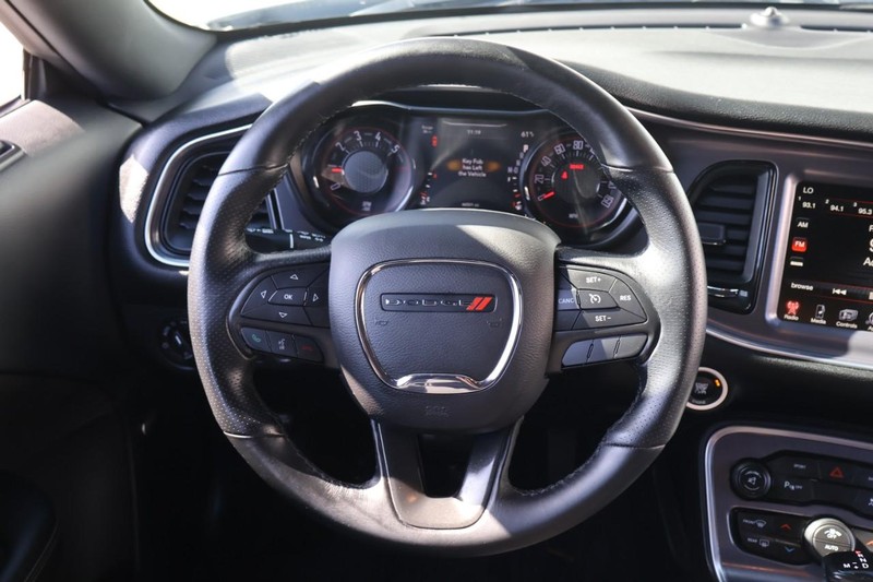 Dodge Challenger Vehicle Full-screen Gallery Image 25