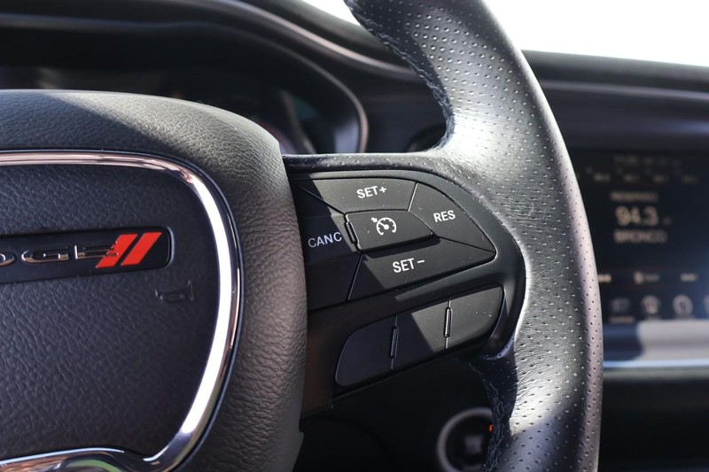 Dodge Challenger Vehicle Full-screen Gallery Image 27