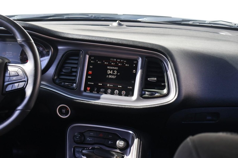 Dodge Challenger Vehicle Full-screen Gallery Image 29