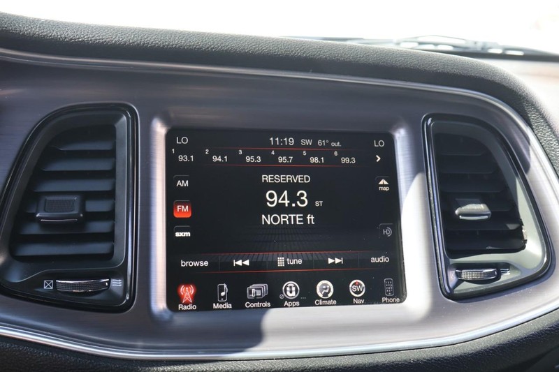 Dodge Challenger Vehicle Full-screen Gallery Image 30