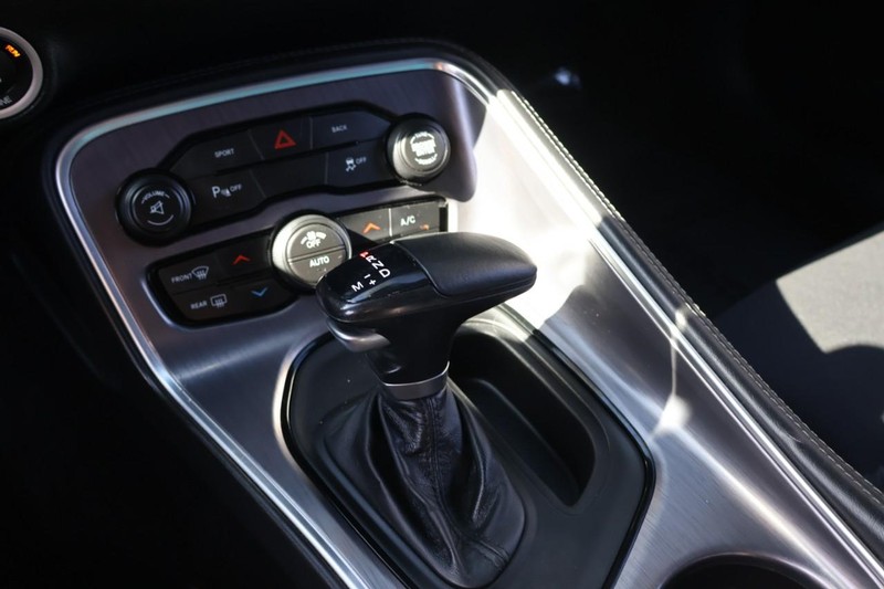 Dodge Challenger Vehicle Full-screen Gallery Image 33