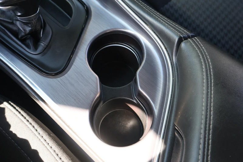 Dodge Challenger Vehicle Full-screen Gallery Image 34