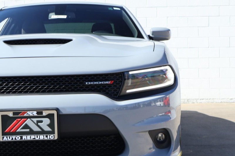 Dodge Charger Vehicle Full-screen Gallery Image 03