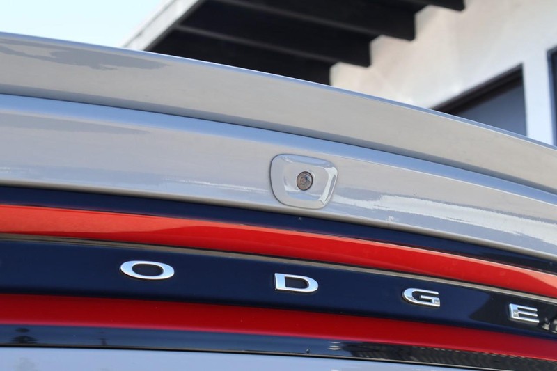 Dodge Charger Vehicle Full-screen Gallery Image 08