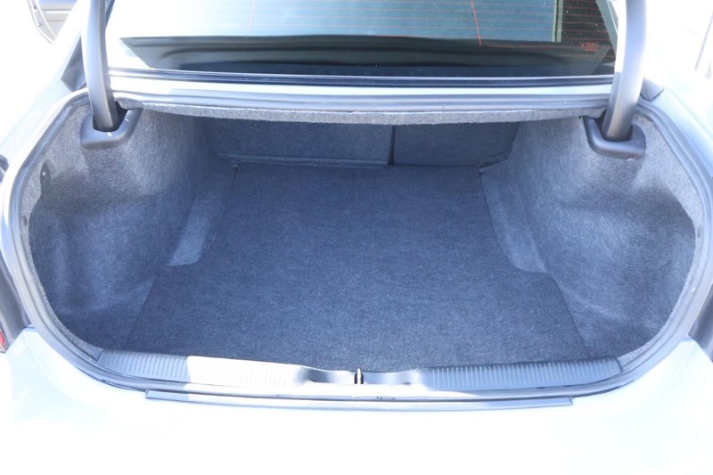 Dodge Charger Vehicle Full-screen Gallery Image 09