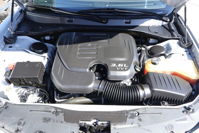 Dodge Charger Vehicle Full-screen Gallery Image 13