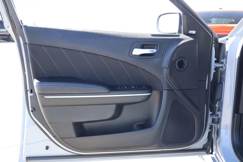 Dodge Charger Vehicle Full-screen Gallery Image 15