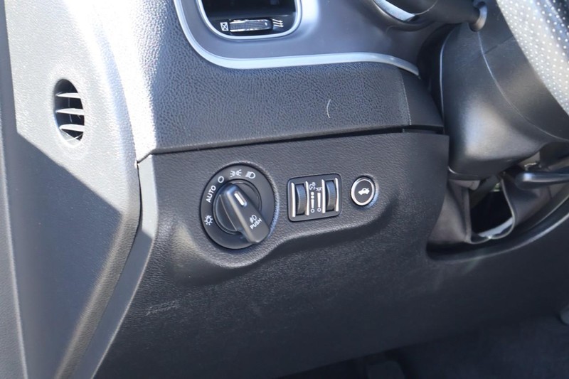 Dodge Charger Vehicle Full-screen Gallery Image 17