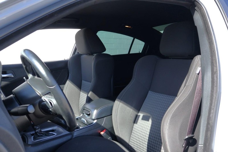 Dodge Charger Vehicle Full-screen Gallery Image 19