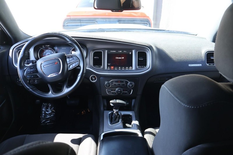 Dodge Charger Vehicle Full-screen Gallery Image 24