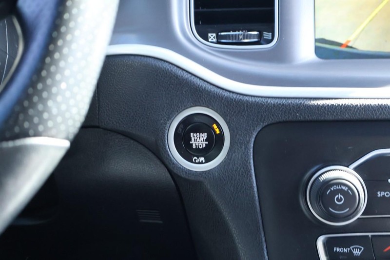 Dodge Charger Vehicle Full-screen Gallery Image 29