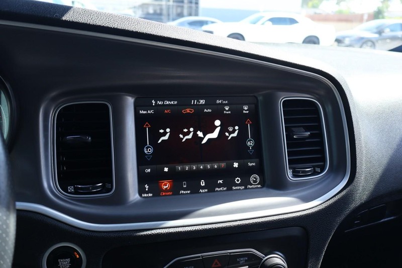 Dodge Charger Vehicle Full-screen Gallery Image 31