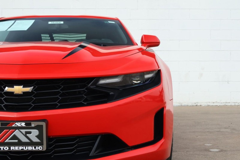 Chevrolet Camaro Vehicle Full-screen Gallery Image 03