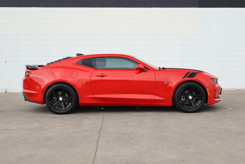 Chevrolet Camaro Vehicle Full-screen Gallery Image 04