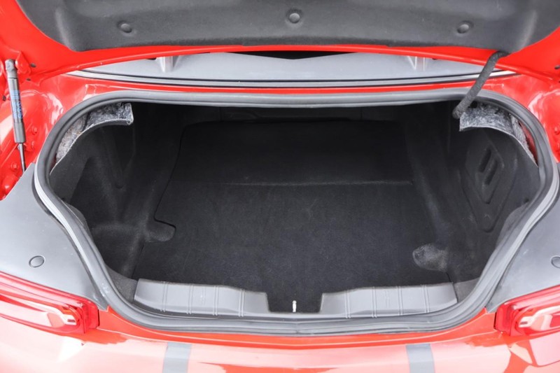 Chevrolet Camaro Vehicle Full-screen Gallery Image 09