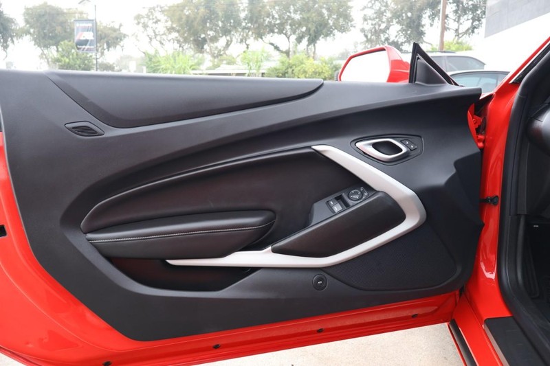 Chevrolet Camaro Vehicle Full-screen Gallery Image 15