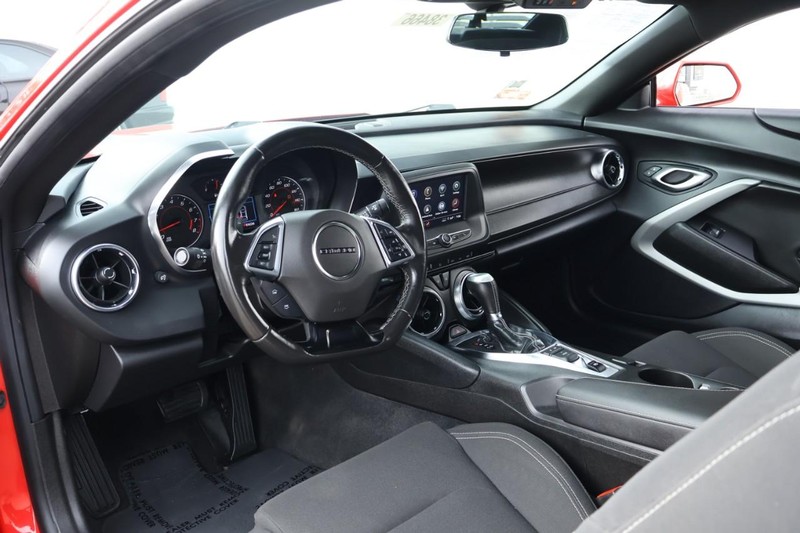 Chevrolet Camaro Vehicle Full-screen Gallery Image 17