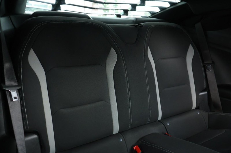 Chevrolet Camaro Vehicle Full-screen Gallery Image 24