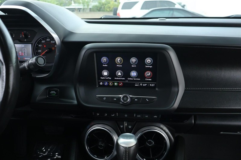 Chevrolet Camaro Vehicle Full-screen Gallery Image 26