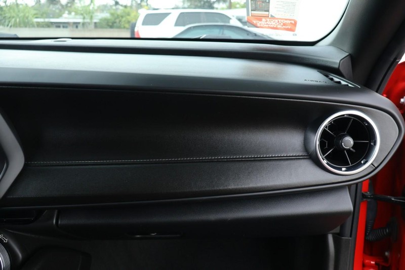 Chevrolet Camaro Vehicle Full-screen Gallery Image 27