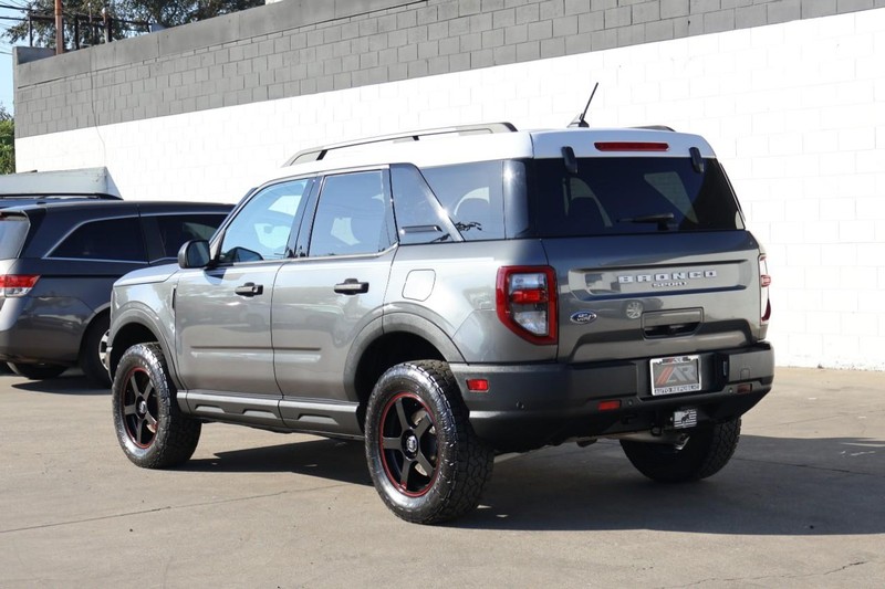 Ford Bronco Sport Vehicle Full-screen Gallery Image 09