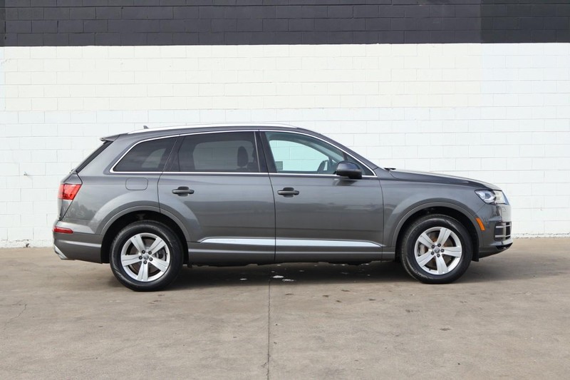 Audi Q7 Vehicle Full-screen Gallery Image 04