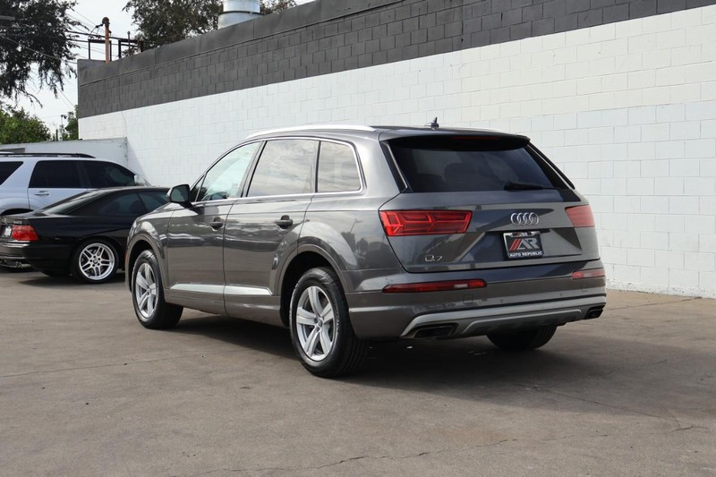 Audi Q7 Vehicle Full-screen Gallery Image 11