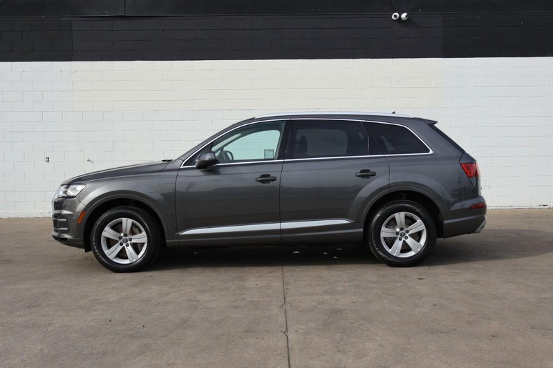Audi Q7 Vehicle Full-screen Gallery Image 12