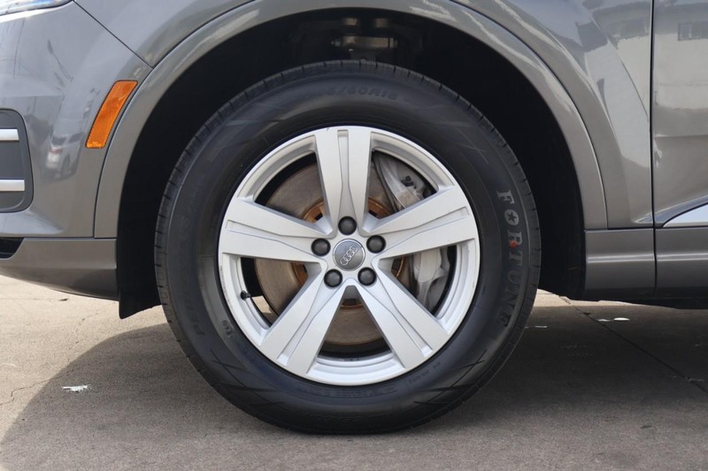 Audi Q7 Vehicle Full-screen Gallery Image 15