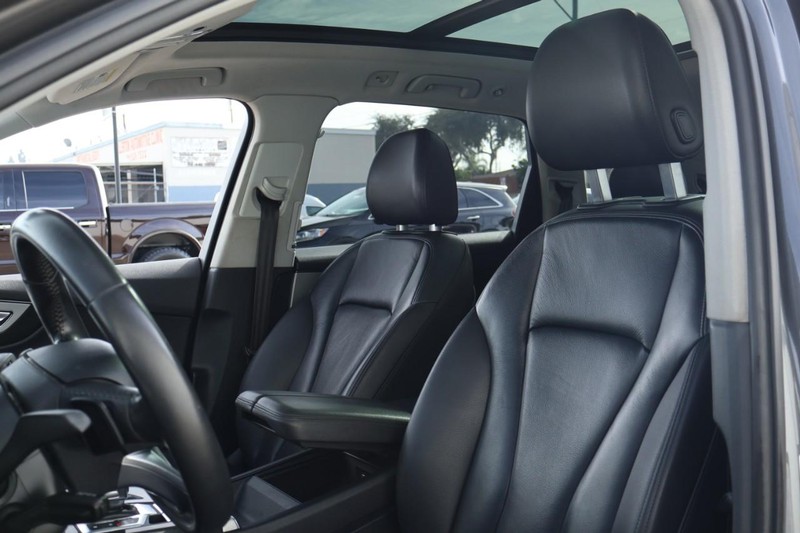 Audi Q7 Vehicle Full-screen Gallery Image 21