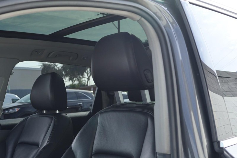 Audi Q7 Vehicle Full-screen Gallery Image 22