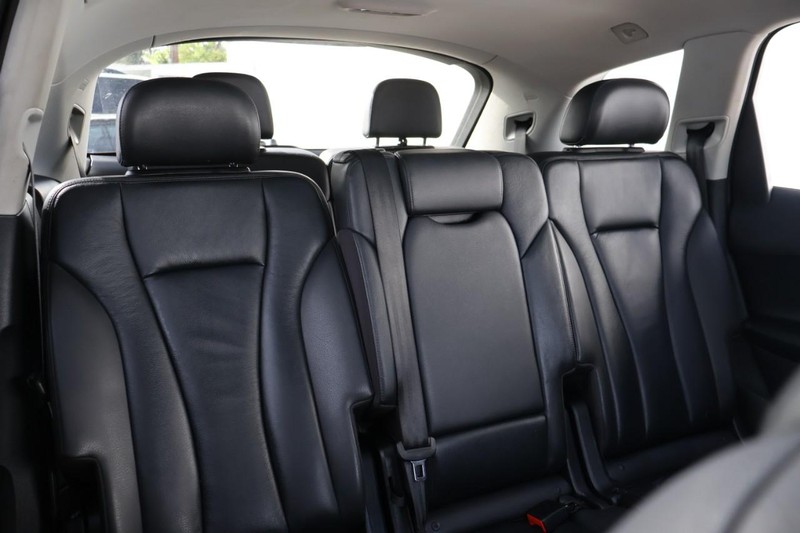 Audi Q7 Vehicle Full-screen Gallery Image 26