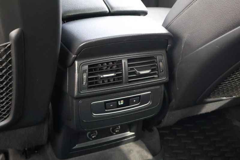 Audi Q7 Vehicle Full-screen Gallery Image 28