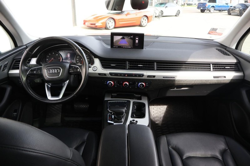 Audi Q7 Vehicle Full-screen Gallery Image 29