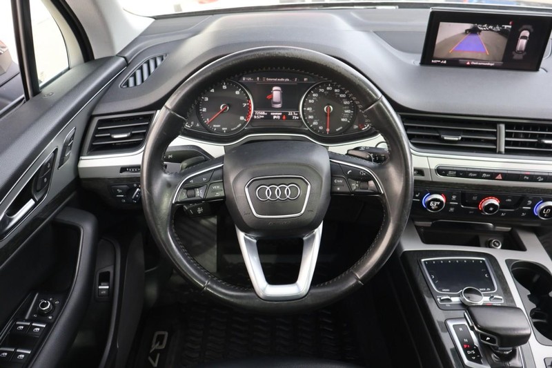 Audi Q7 Vehicle Full-screen Gallery Image 31