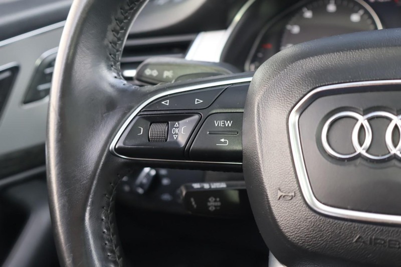 Audi Q7 Vehicle Full-screen Gallery Image 32