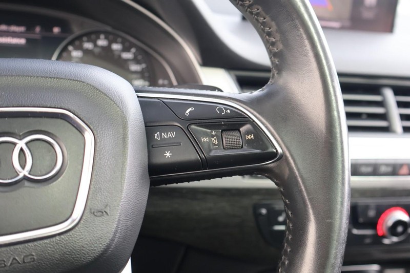 Audi Q7 Vehicle Full-screen Gallery Image 33