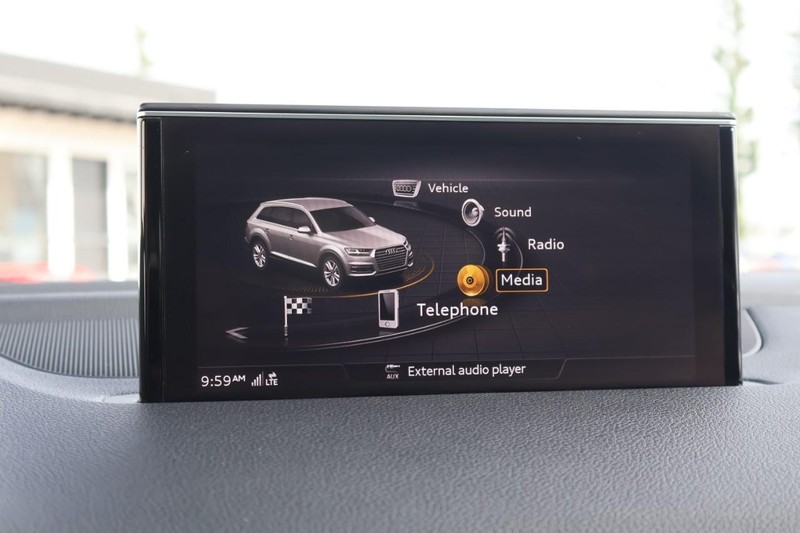 Audi Q7 Vehicle Full-screen Gallery Image 36