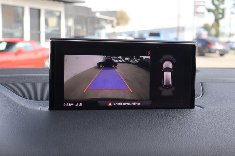 Audi Q7 Vehicle Full-screen Gallery Image 37