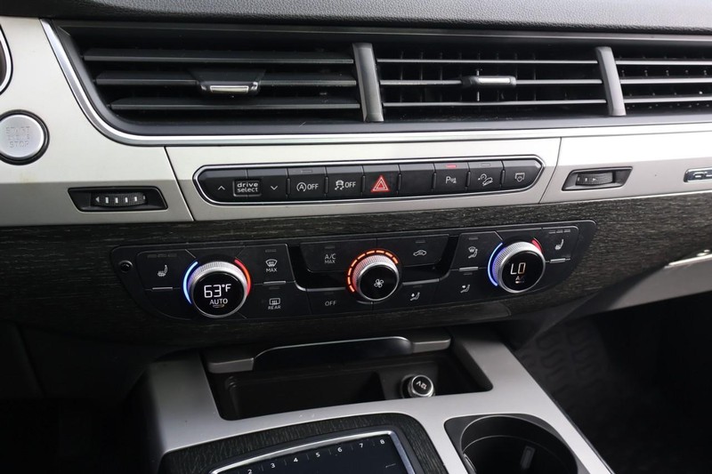 Audi Q7 Vehicle Full-screen Gallery Image 38