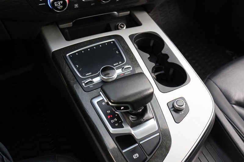 Audi Q7 Vehicle Full-screen Gallery Image 39