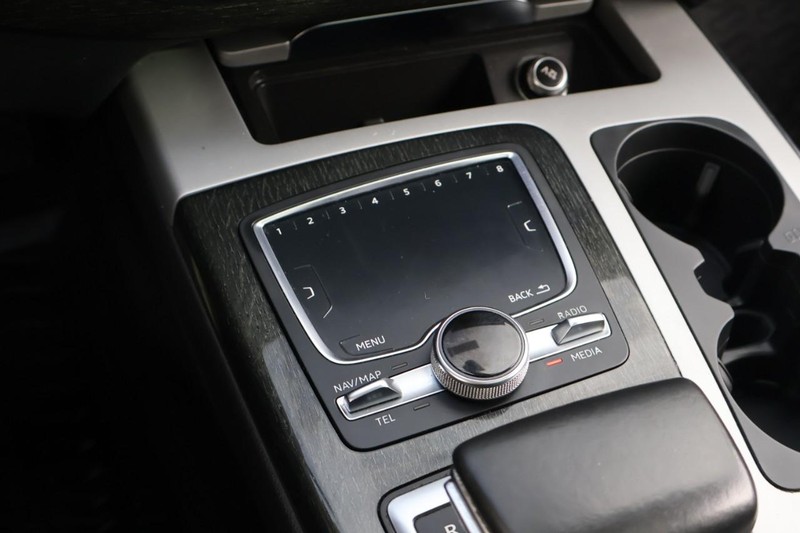 Audi Q7 Vehicle Full-screen Gallery Image 40