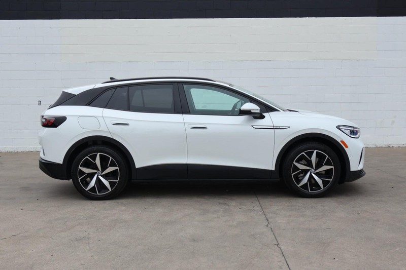 Volkswagen ID.4 Vehicle Full-screen Gallery Image 04