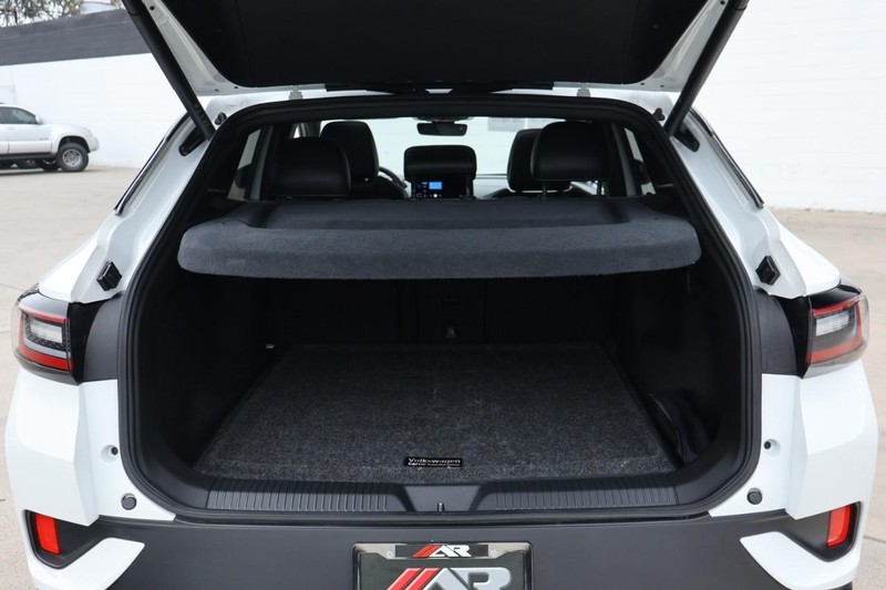 Volkswagen ID.4 Vehicle Full-screen Gallery Image 09