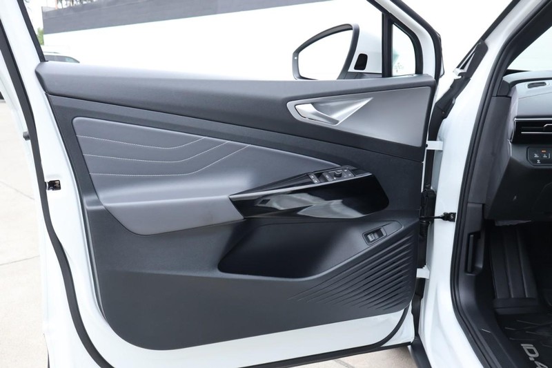Volkswagen ID.4 Vehicle Full-screen Gallery Image 16