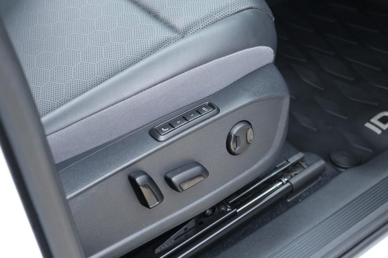 Volkswagen ID.4 Vehicle Full-screen Gallery Image 23