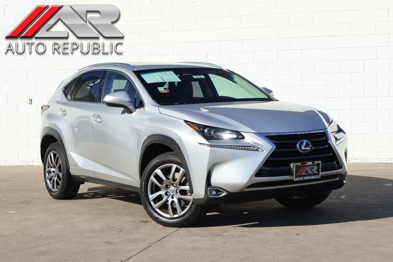 Lexus NX 300h Vehicle Full-screen Gallery Image 01