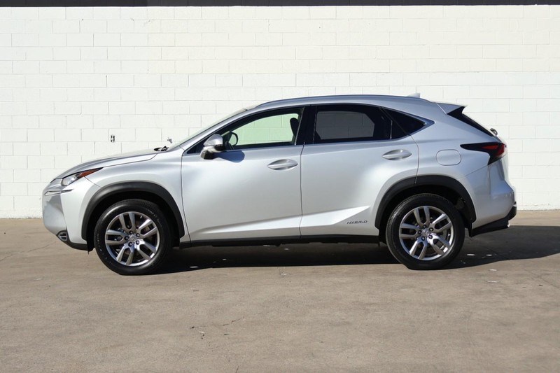 Lexus NX 300h Vehicle Full-screen Gallery Image 12