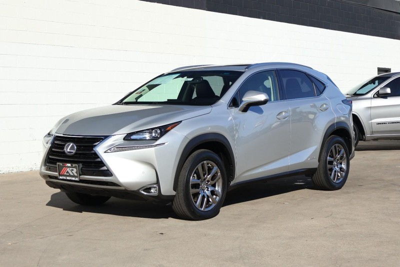 Lexus NX 300h Vehicle Full-screen Gallery Image 13